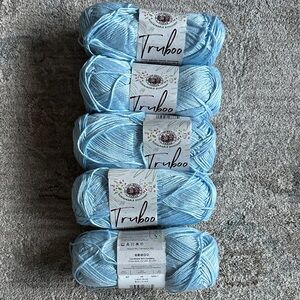 Lion Brand Truboo yarn
Size 3.5 oz
Color: light blue
Lot of 5